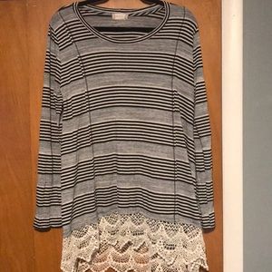 Long sleeved stripped blouse with lace
